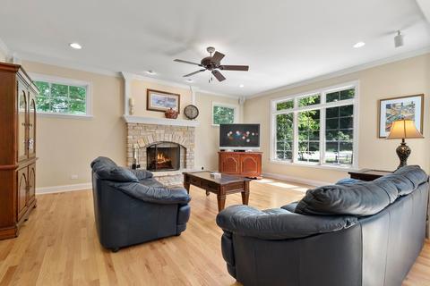 521 Crest St, Wheaton, IL 60187 photo 4