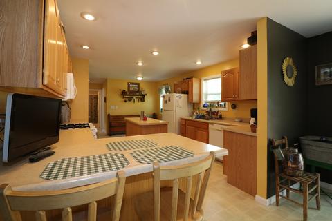 225 Chicago St, Dewitt, IL 61735 photo 8