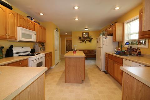 225 Chicago St, Dewitt, IL 61735 photo 6