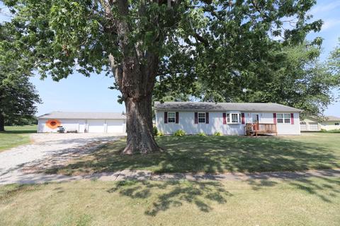 225 Chicago St, Dewitt, IL 61735 photo 1