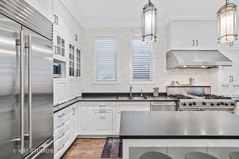19 E Scott St, Chicago, IL 60610 photo 5