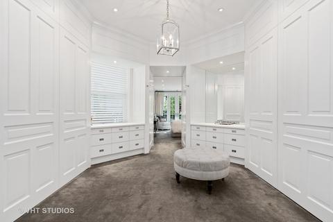19 E Scott St, Chicago, IL 60610 photo 12