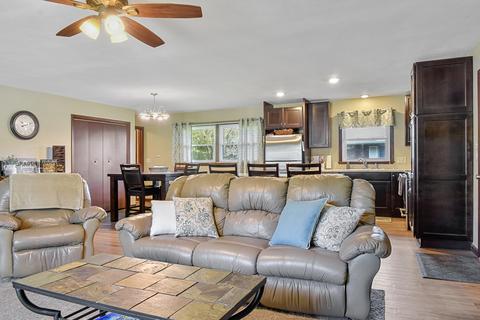 599 Pinecrest Pl, Rantoul, IL 61866 photo 4
