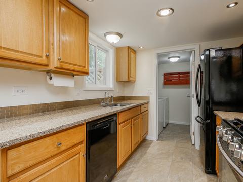 3320 Fox Hill Rd, Aurora, IL 60504 photo 3