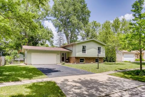 527 Sunshine Ct, Algonquin, IL 60102 photo 1