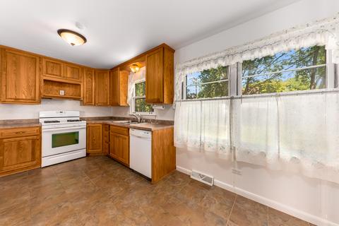 1187 Blackhawk Dr, Elgin, IL 60120 photo 9