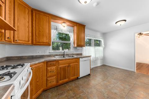 1187 Blackhawk Dr, Elgin, IL 60120 photo 8