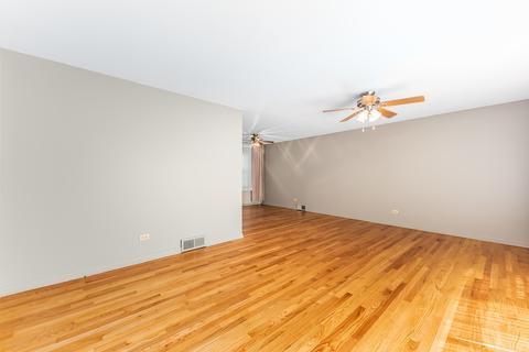 1187 Blackhawk Dr, Elgin, IL 60120 photo 3