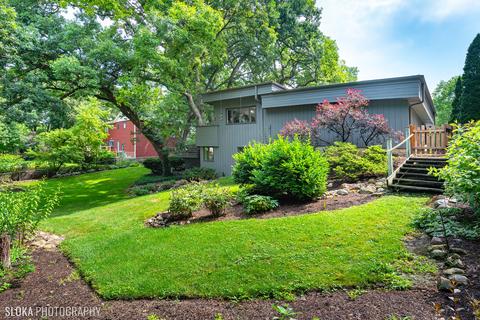212 Hickory Rd, Oakwood Hills, IL 60013 photo 1