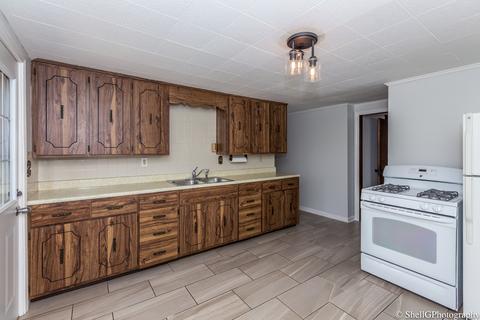 320 E 14th St, Lockport, IL 60441 photo 17
