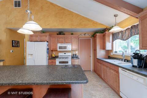 4904 Pyndale Dr, Mchenry, IL 60050 photo 2