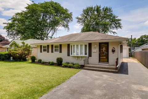 1302 Pershing Ave, Wheaton, IL 60189 photo 2