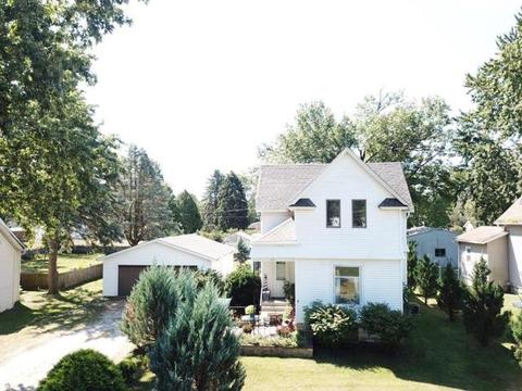 211 E James St, Dwight, IL 60420 photo 2