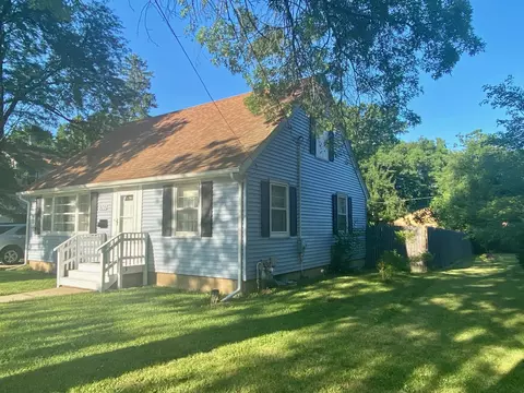 909 Logan Ave, Elgin, IL 60120 photo 2