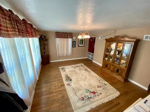 909 Logan Ave, Elgin, IL 60120 photo 3