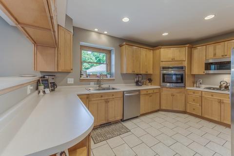 422 Elm St, Elgin, IL 60123 photo 10