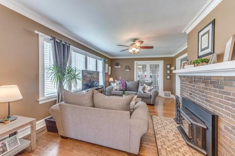 422 Elm St, Elgin, IL 60123 photo 4
