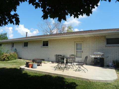 650 E 1st St, El Paso, IL 61738 photo 2