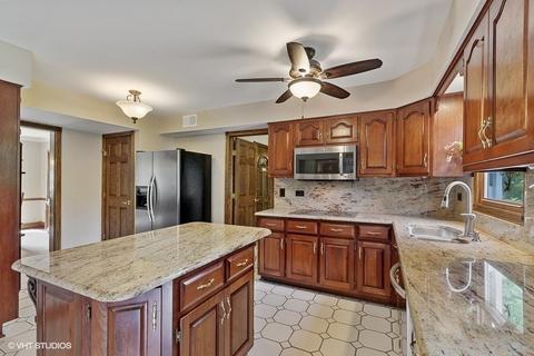 2806 Deerfield Ln, Rolling Meadows, IL 60008 photo 8