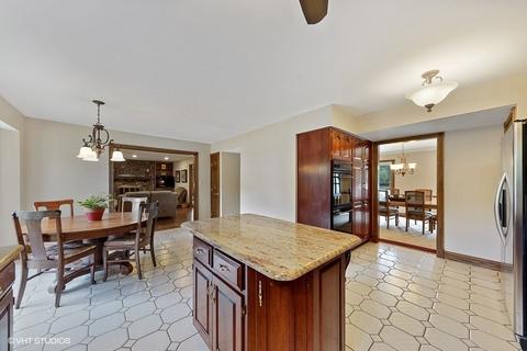 2806 Deerfield Ln, Rolling Meadows, IL 60008 photo 10