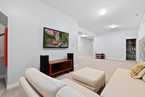 3644 N Damen Ave #1, Chicago, IL 60618 photo 17