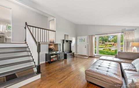 822 Cadillac Dr, Wheaton, IL 60187 photo 4