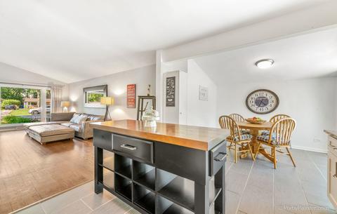 822 Cadillac Dr, Wheaton, IL 60187 photo 6