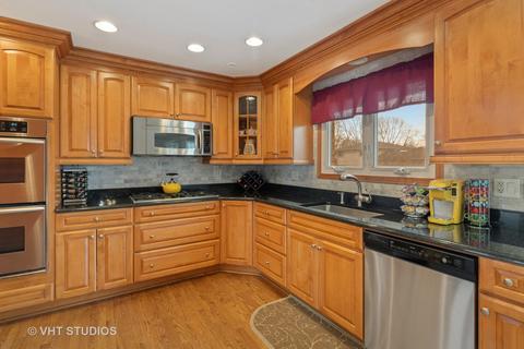 551 Debra Dr, Des Plaines, IL 60016 photo 5