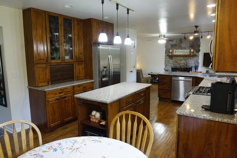 160 Barnes Rd, Elgin, IL 60123 photo 10