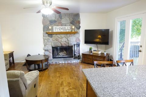 160 Barnes Rd, Elgin, IL 60123 photo 12