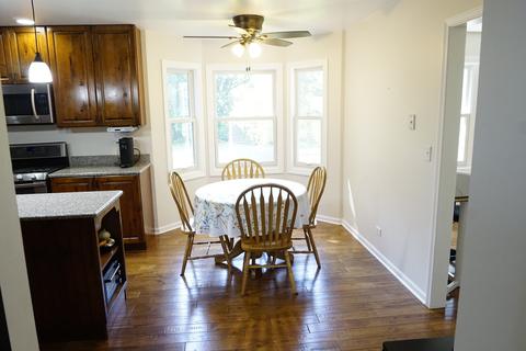 160 Barnes Rd, Elgin, IL 60123 photo 8
