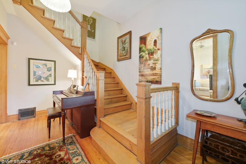  2117 W Bradley Pl, Chicago, IL 60618 photo 18