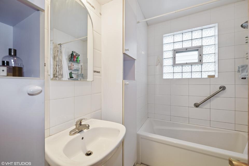  2117 W Bradley Pl, Chicago, IL 60618 photo 13