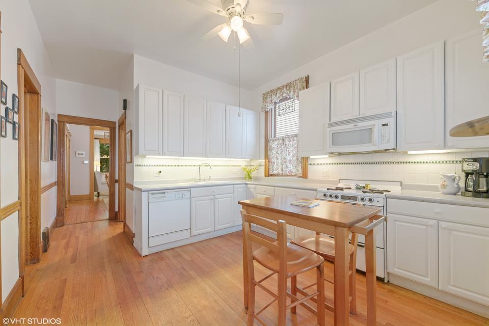  2117 W Bradley Pl, Chicago, IL 60618 photo 15