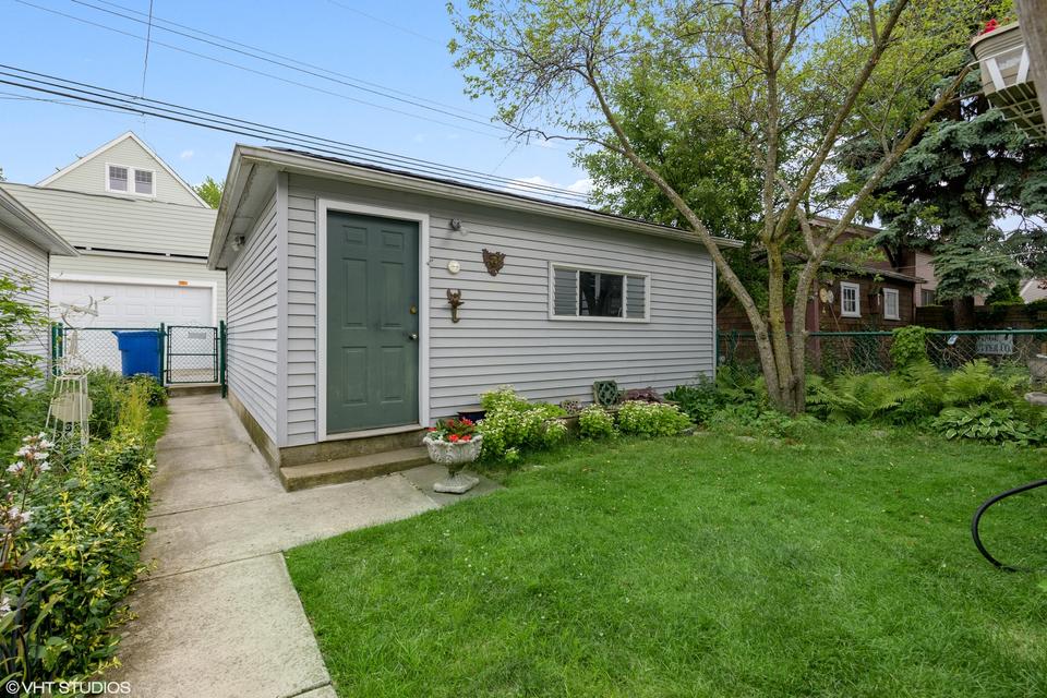 2117 W Bradley Pl, Chicago, IL 60618 photo 30