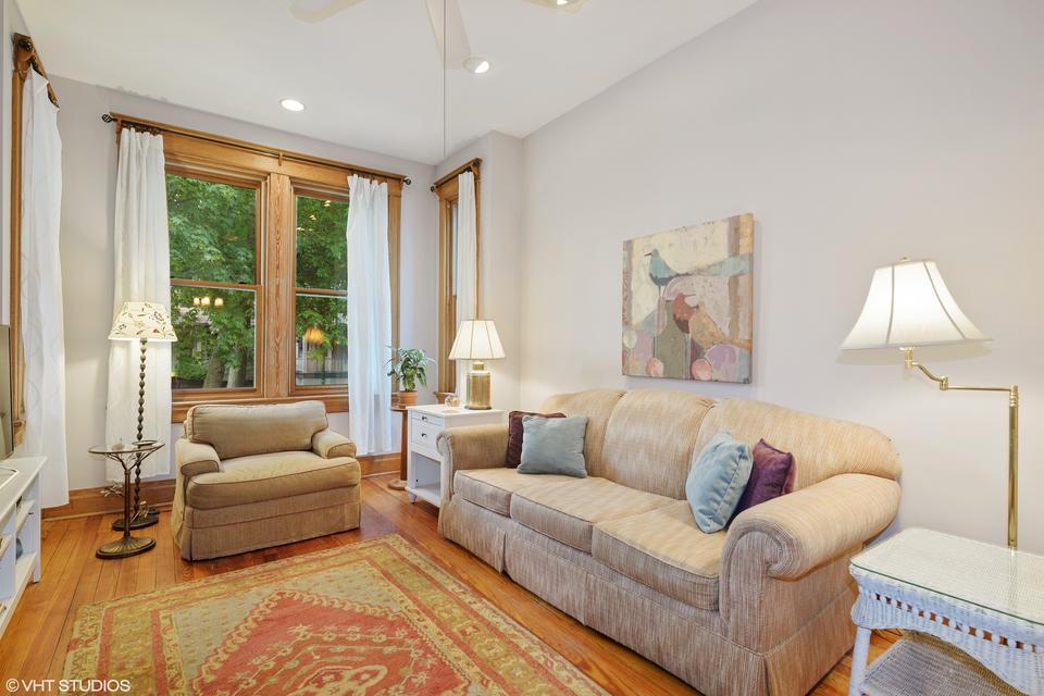  2117 W Bradley Pl, Chicago, IL 60618 photo 4