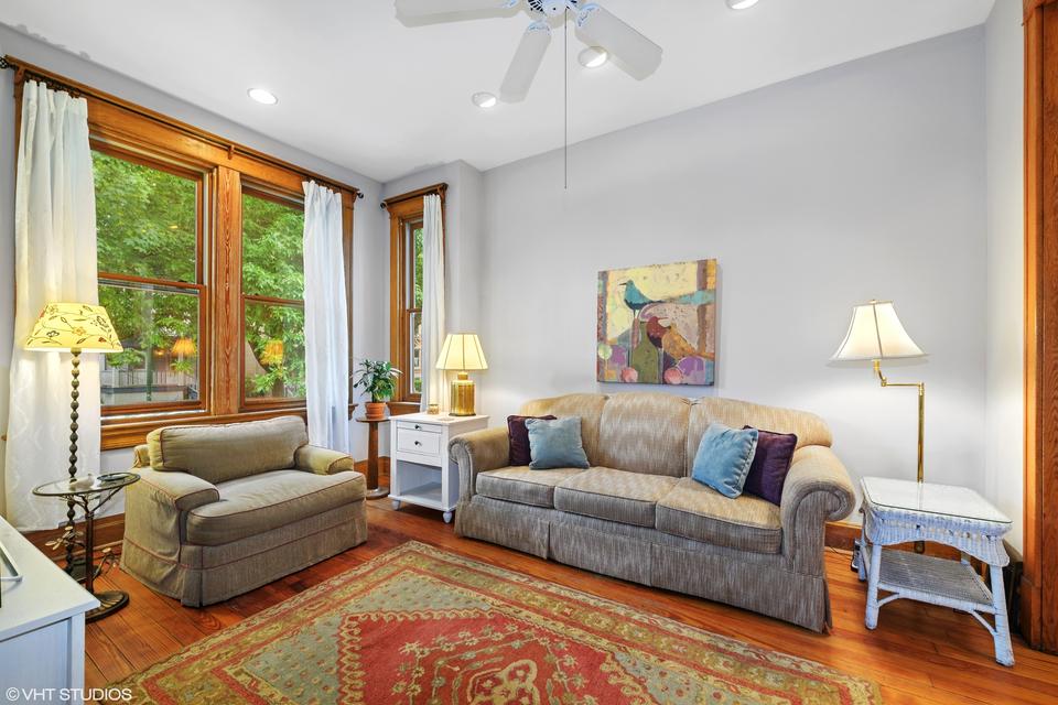  2117 W Bradley Pl, Chicago, IL 60618 photo 3