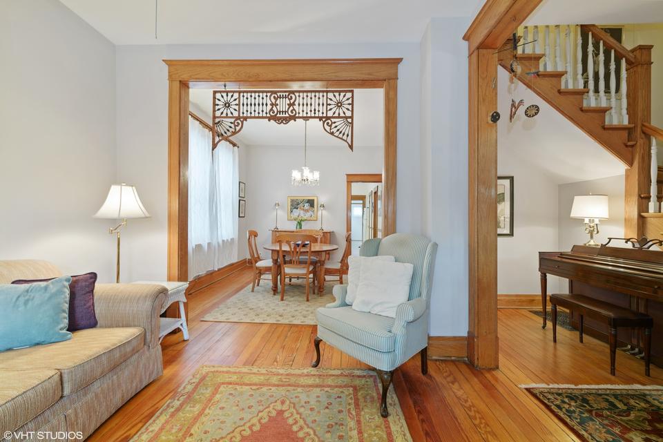  2117 W Bradley Pl, Chicago, IL 60618 photo 6