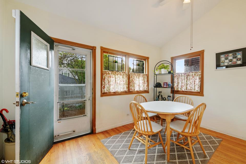  2117 W Bradley Pl, Chicago, IL 60618 photo 16