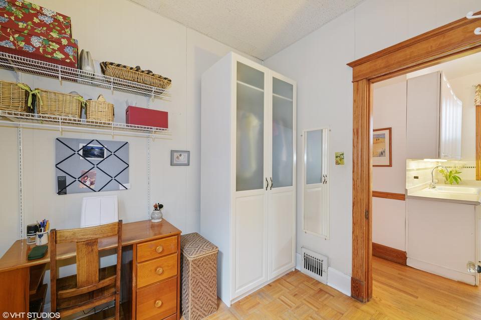  2117 W Bradley Pl, Chicago, IL 60618 photo 12