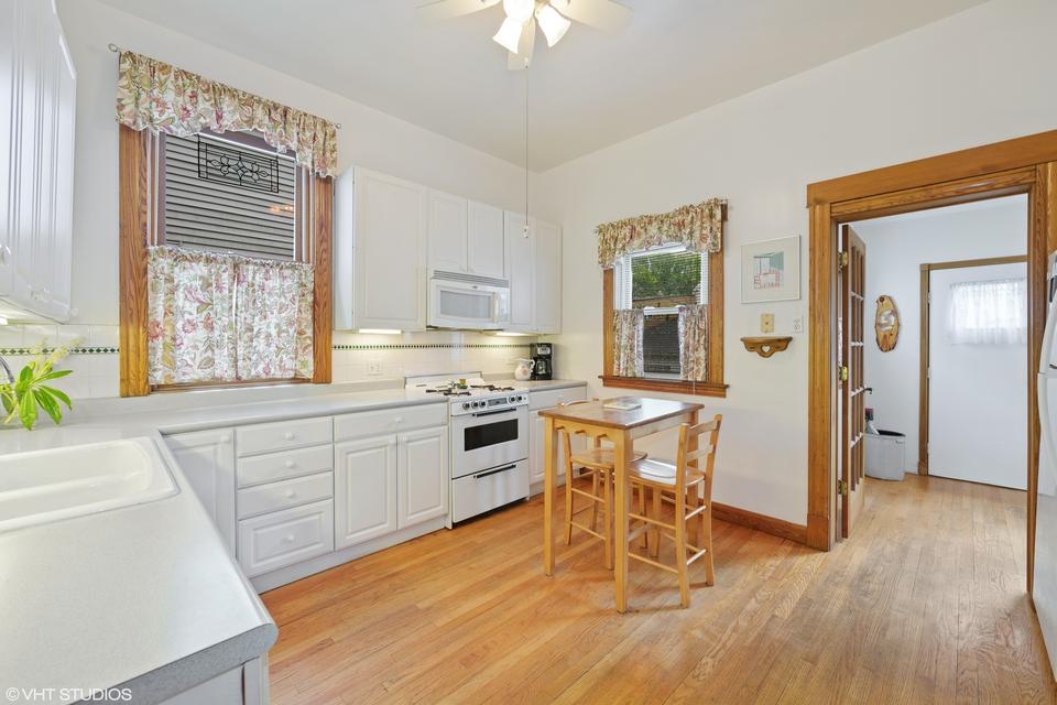  2117 W Bradley Pl, Chicago, IL 60618 photo 14