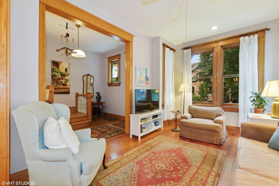  2117 W Bradley Pl, Chicago, IL 60618 photo 5