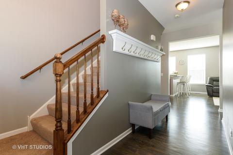 858 Oak Ridge Blvd, Elgin, IL 60120 photo 3