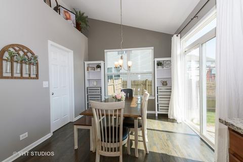 858 Oak Ridge Blvd, Elgin, IL 60120 photo 9