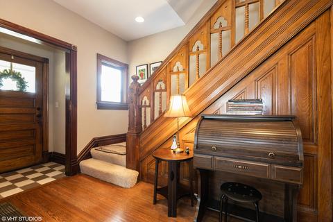 402 S 4th St, Aurora, IL 60505 photo 4