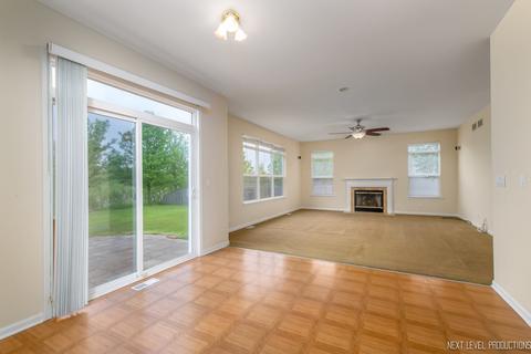 571 Suncrest Dr, Aurora, IL 60506 photo 8