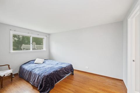 695 Devonshire Dr, Des Plaines, IL 60018 photo 5