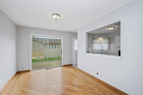 695 Devonshire Dr, Des Plaines, IL 60018 photo 3
