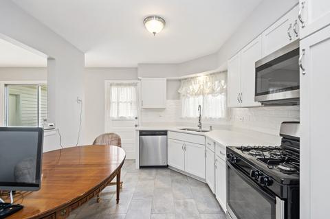 695 Devonshire Dr, Des Plaines, IL 60018 photo 4