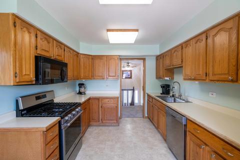 6 Willow Trl, Wheeling, IL 60090 photo 2